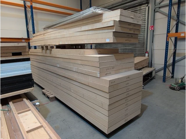 Partij hout plaatmateriaal en balken - afbeelding 6 van  8