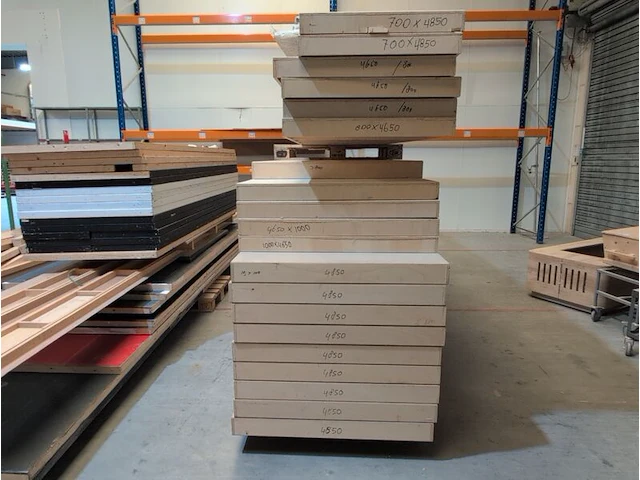Partij hout plaatmateriaal en balken - afbeelding 8 van  8