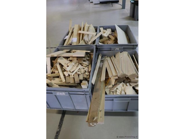 Partij hout restanten - afbeelding 1 van  5