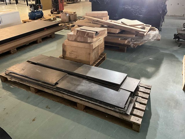 Partij hout - afbeelding 2 van  2