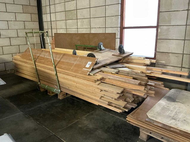 Partij hout - afbeelding 1 van  4