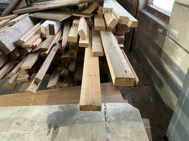 Partij hout - afbeelding 2 van  4