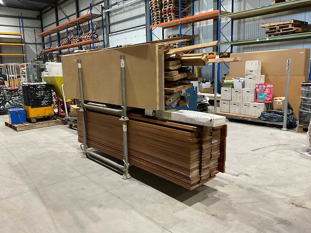 Partij hout - afbeelding 1 van  8