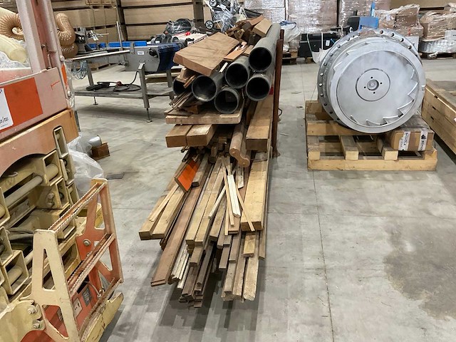 Partij hout - afbeelding 1 van  4