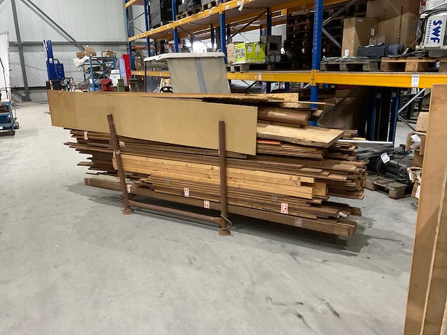 Partij hout - afbeelding 1 van  6