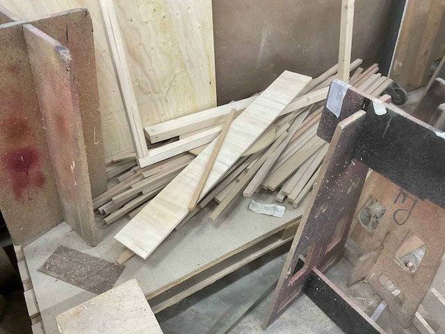 Partij hout - afbeelding 2 van  11
