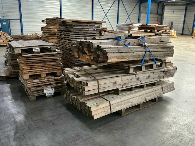 Partij hout - afbeelding 2 van  13