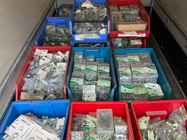 Partij houtbouten, moeren. - afbeelding 9 van  10