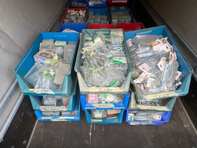 Partij houtbouten, moeren. - afbeelding 3 van  10