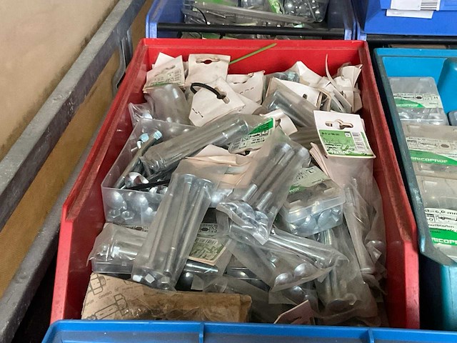 Partij houtbouten, moeren. - afbeelding 6 van  10