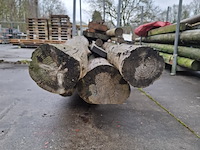 Partij houten balken en palen in 2x transportbok - afbeelding 3 van  8