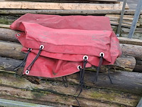 Partij houten balken en palen in 2x transportbok - afbeelding 8 van  8