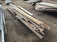 Partij houten balken en planken - afbeelding 2 van  5