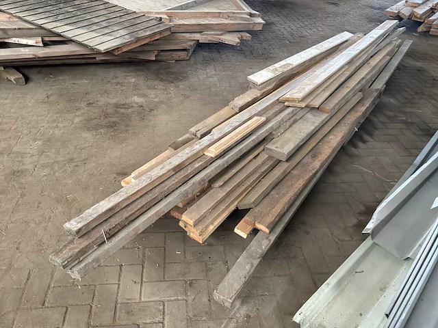 Partij houten balken en planken - afbeelding 3 van  5