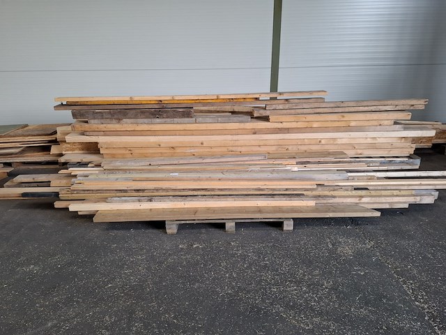 Partij houten balken en planken - afbeelding 3 van  18