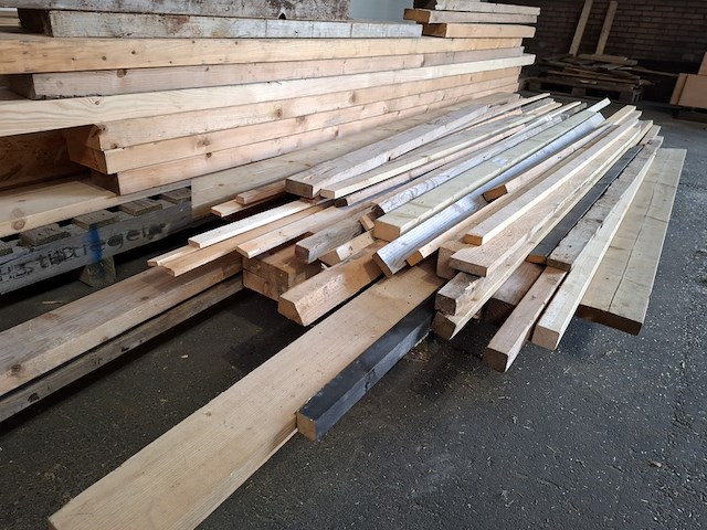 Partij houten balken en planken - afbeelding 5 van  18