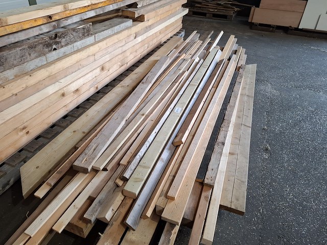 Partij houten balken en planken - afbeelding 6 van  18