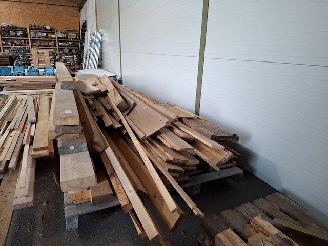 Partij houten balken en planken - afbeelding 12 van  18