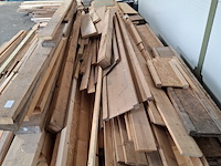 Partij houten balken en planken - afbeelding 13 van  18