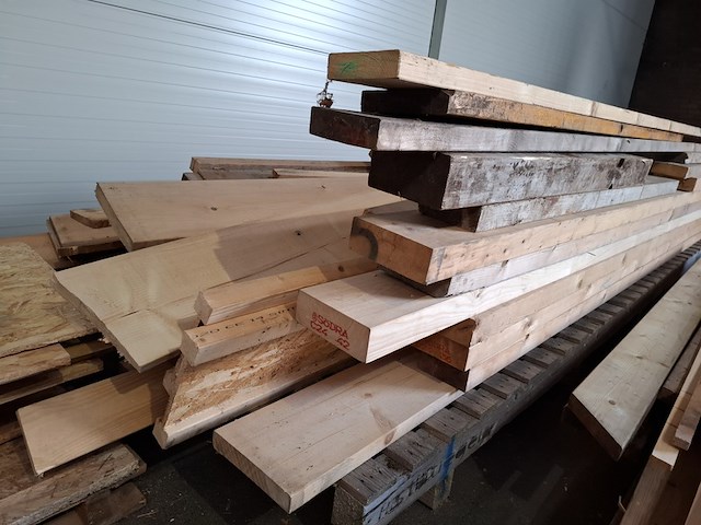 Partij houten balken en planken - afbeelding 18 van  18