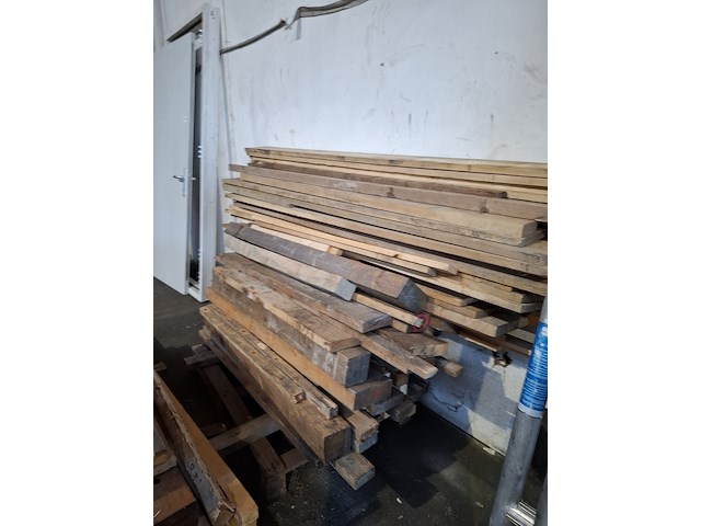 Partij houten balken en planken - afbeelding 2 van  14