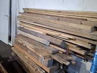 Partij houten balken en planken - afbeelding 2 van  14