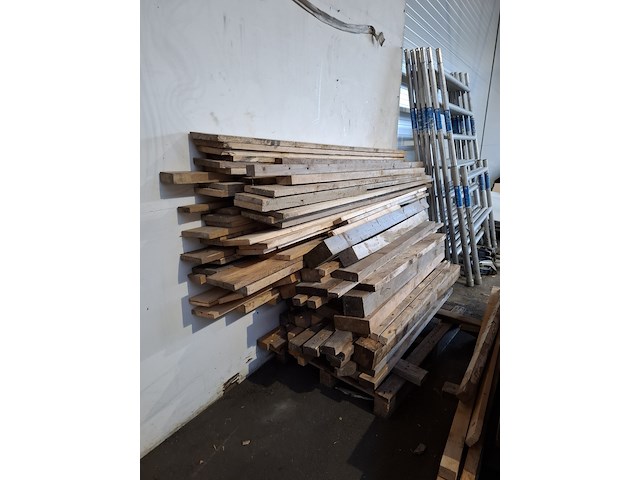 Partij houten balken en planken - afbeelding 3 van  14