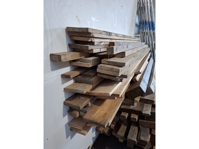 Partij houten balken en planken - afbeelding 4 van  14