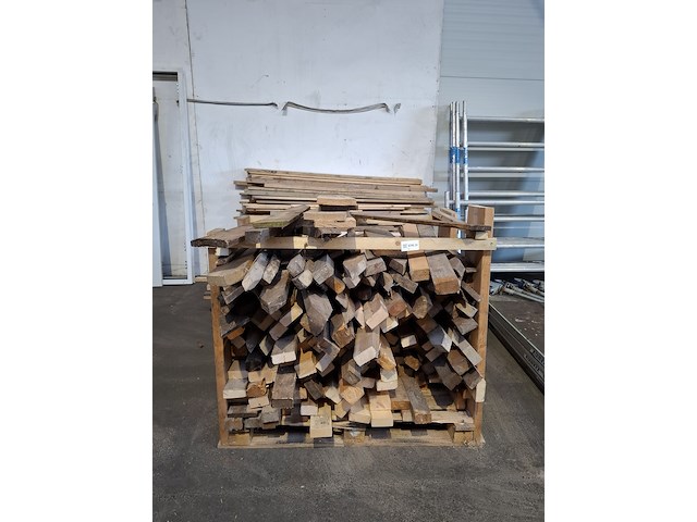 Partij houten balken en planken - afbeelding 7 van  14