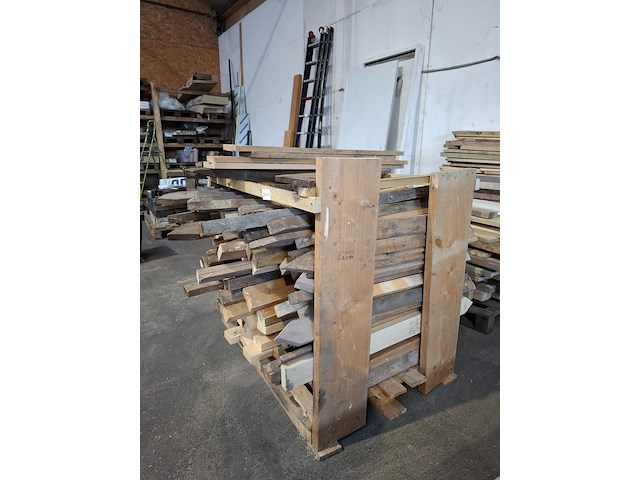 Partij houten balken en planken - afbeelding 8 van  14