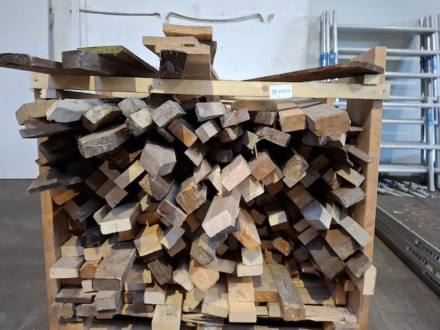 Partij houten balken en planken - afbeelding 9 van  14