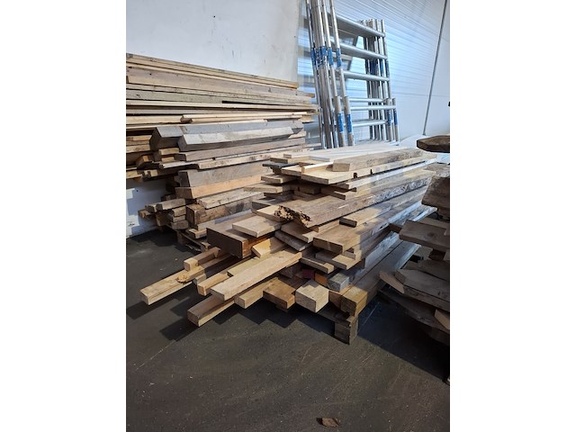 Partij houten balken en planken - afbeelding 10 van  14