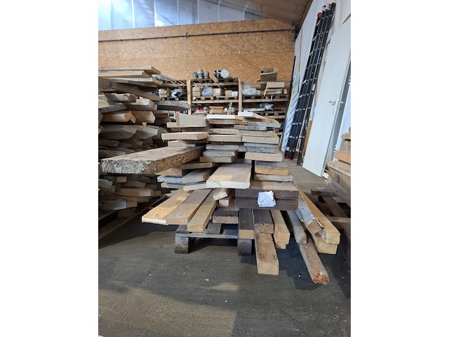 Partij houten balken en planken - afbeelding 12 van  14