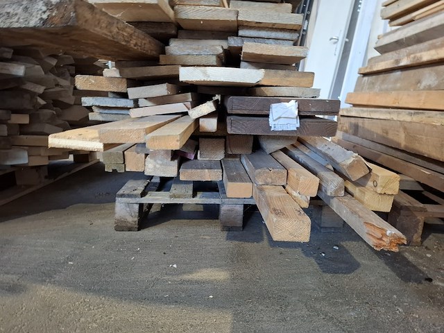 Partij houten balken en planken - afbeelding 14 van  14