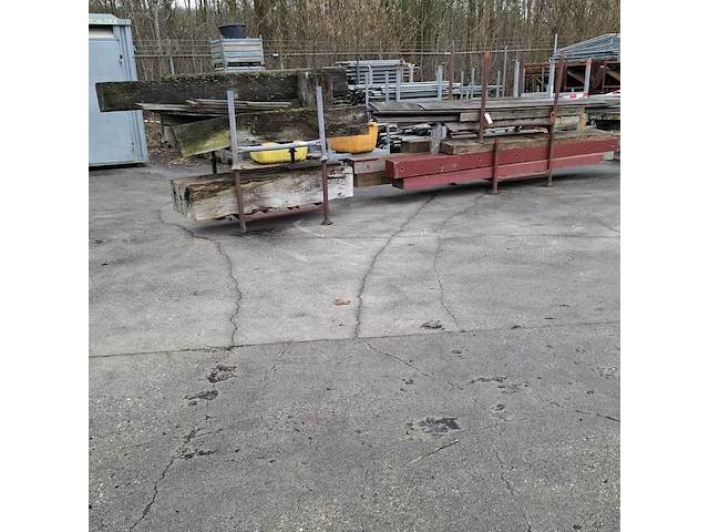 Partij houten balken en planken - afbeelding 1 van  6