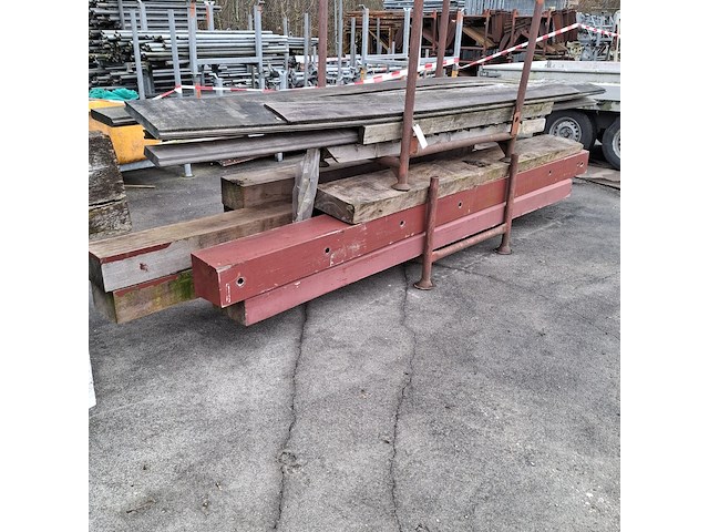 Partij houten balken en planken - afbeelding 3 van  6