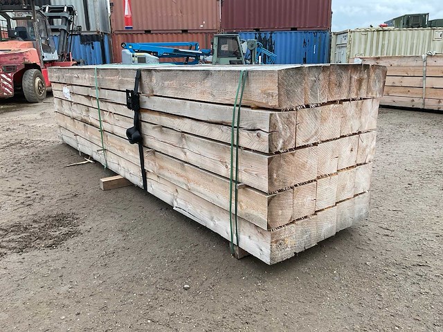 Partij houten balken - afbeelding 1 van  6