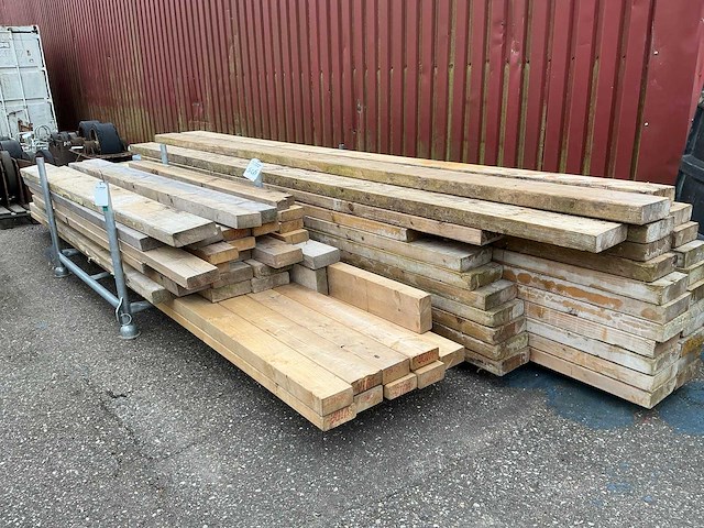 Partij houten balken - afbeelding 1 van  4