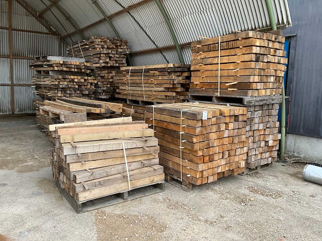 Partij houten balken - afbeelding 1 van  6