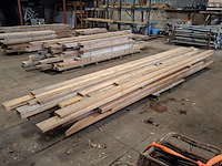 Partij houten balken - afbeelding 1 van  16