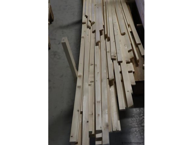 Partij houten balken/latten - afbeelding 15 van  16