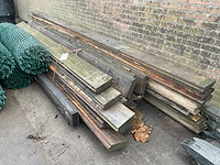 Partij houten damwandprofiel en planken - afbeelding 1 van  3