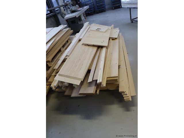 Partij houten deksels en planken - afbeelding 2 van  9