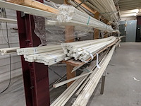 Partij houten glaslatten en afwerkprofielen - afbeelding 7 van  37