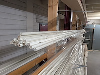 Partij houten glaslatten en afwerkprofielen - afbeelding 14 van  37