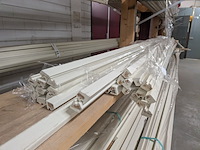 Partij houten glaslatten en afwerkprofielen - afbeelding 19 van  37