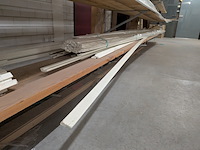 Partij houten glaslatten en afwerkprofielen - afbeelding 22 van  37