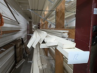 Partij houten glaslatten en afwerkprofielen - afbeelding 27 van  37