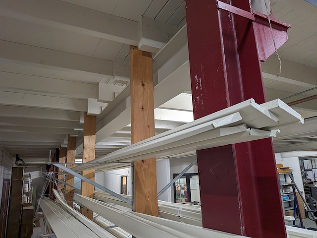 Partij houten glaslatten en afwerkprofielen - afbeelding 29 van  37