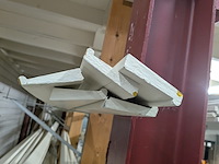 Partij houten glaslatten en afwerkprofielen - afbeelding 30 van  37